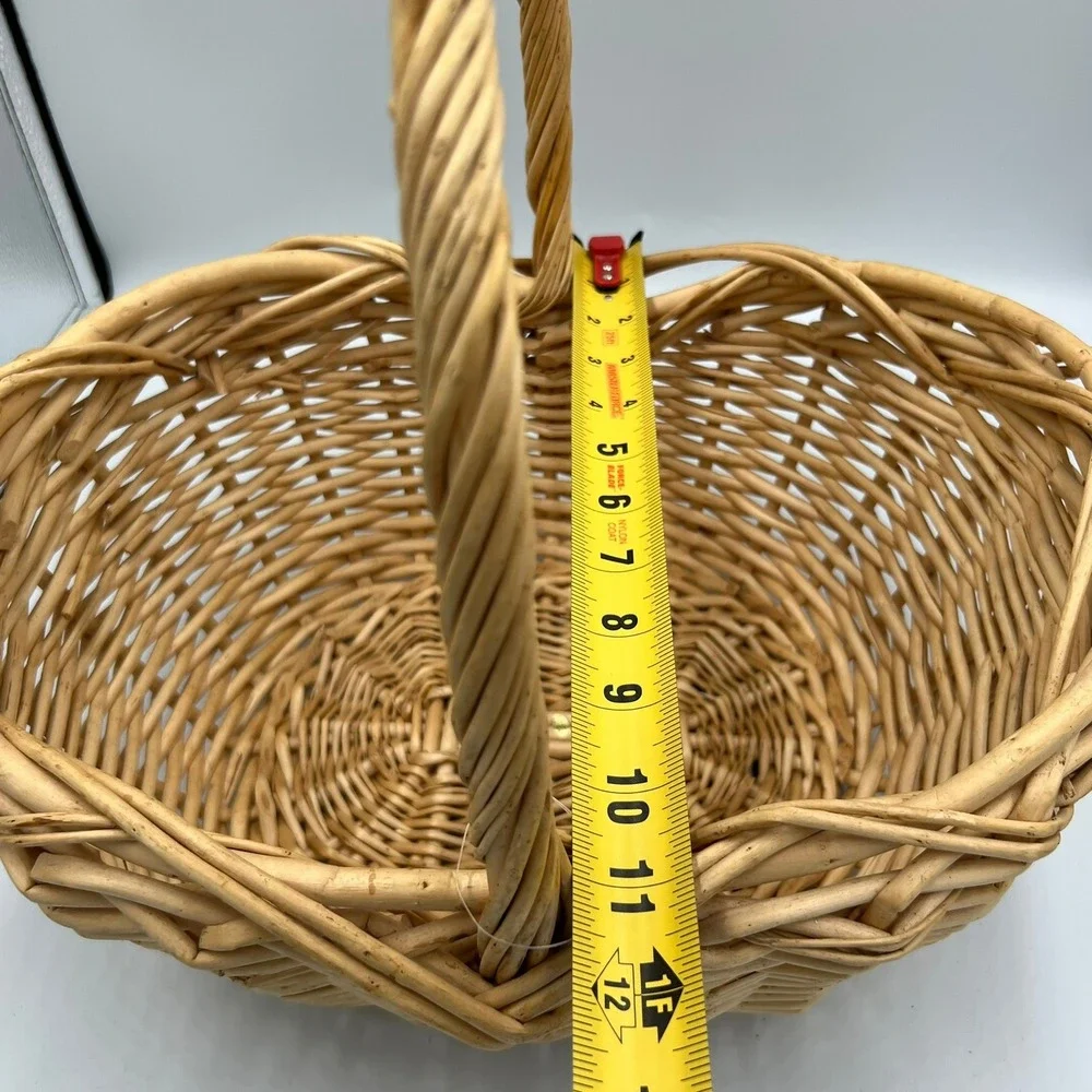 Woven Wicker Basket Unisex Medium Tan Very Good Rustic Scalloped Rim
